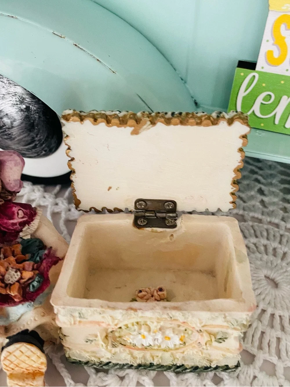 Victorian doll figurine & ring box
